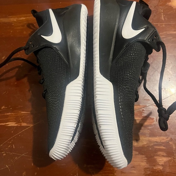 Nike Black and White Athletic Hyperace 2 fits men size 10 new - Picture 2 of 6